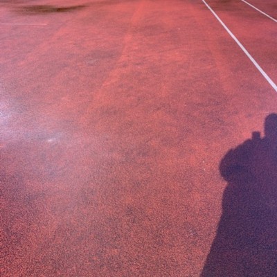 Vervuilde atletiek baan