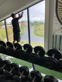 Montage GlassShield in sportomgeving